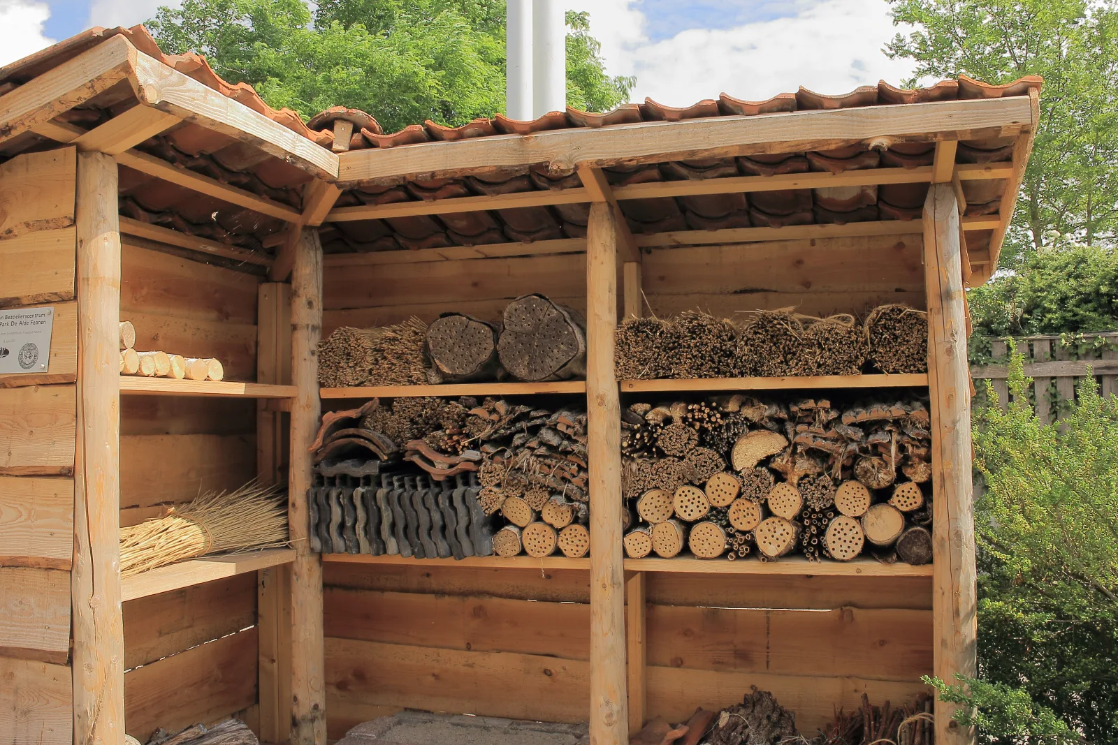 insects Hotel edicatieve in the DIY and garden experience It Fryske Gea in Eernewoude.