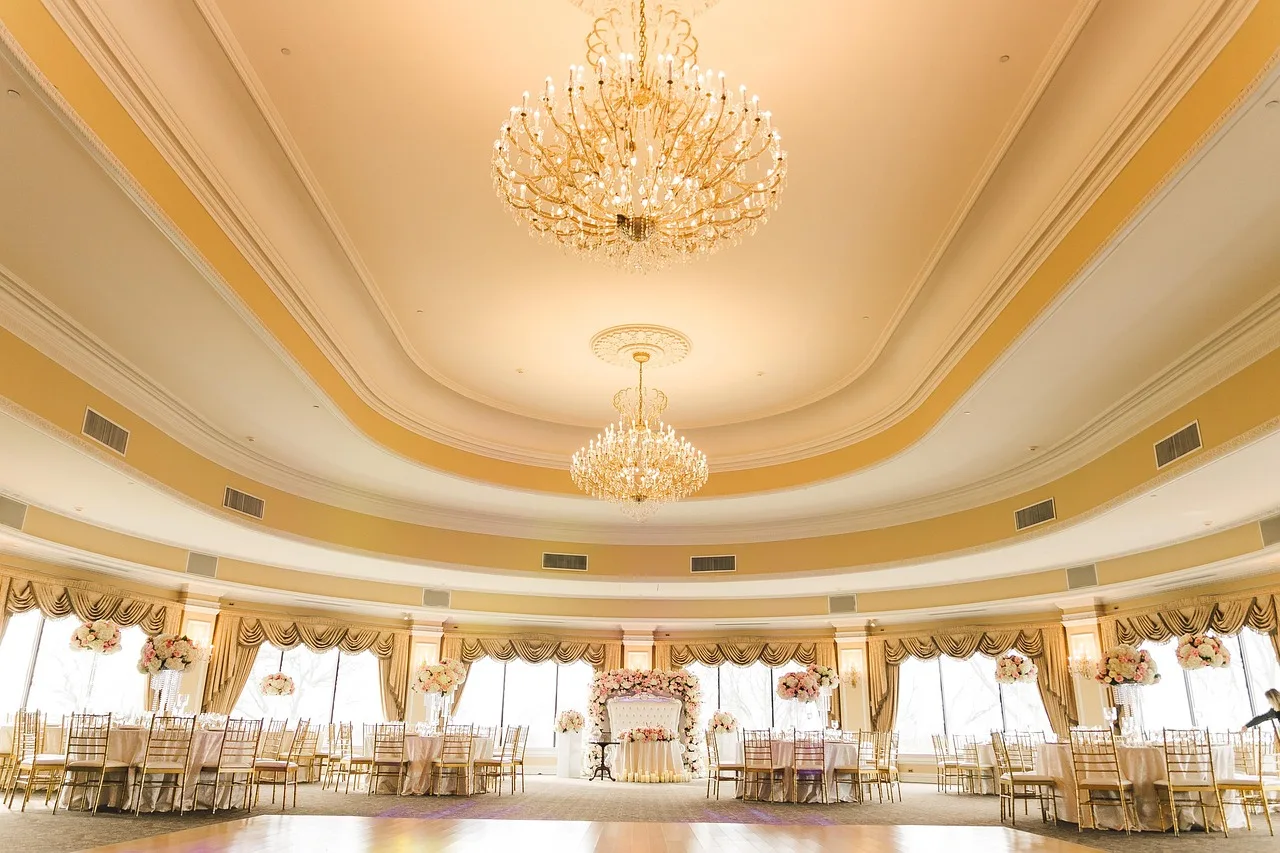 table, wedding, banquet, chair, hall, luxury, party, decoration, event, romantic, marriage, arrangement, elegant, interior, tablecloth, light, design, silverware, horizontal, inside, glamour, dining room, modern, utensil