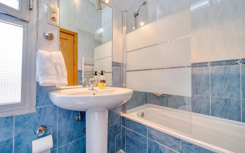 Jak stworzyć domowe SPA w łazience? 5 inspiracji na relaks po pracy