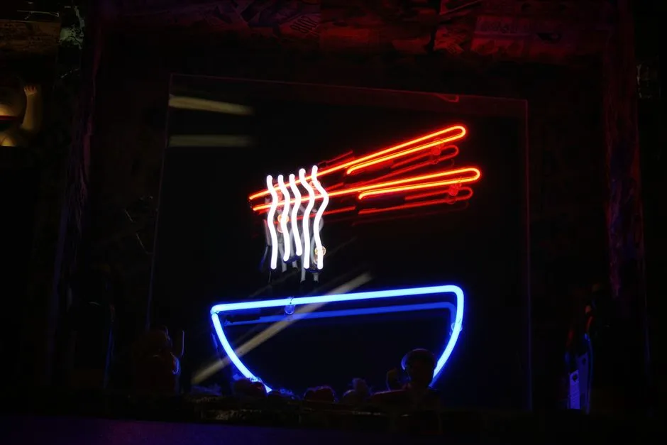 Neon DIY: 7 Genialnych Pomysłów na Własną Świetlistą Dekorację