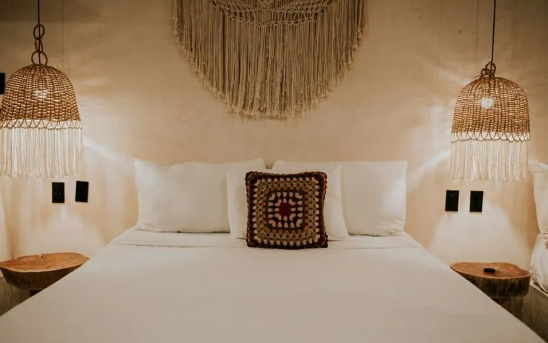 Styl boho w sypialni - 7 elementów, które stworzą klimat artystycznej duszy