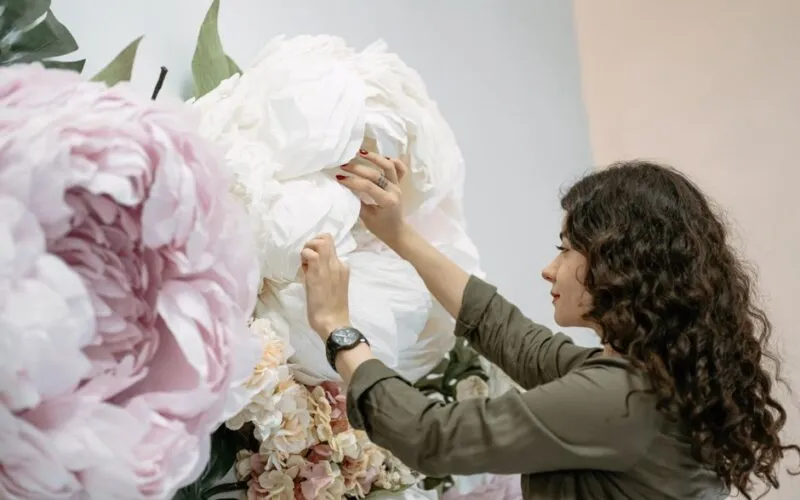 10 Pomysłów na Kwiaty DIY: Proste Inspiracje, Które Ożywią Twoje Wnętrze