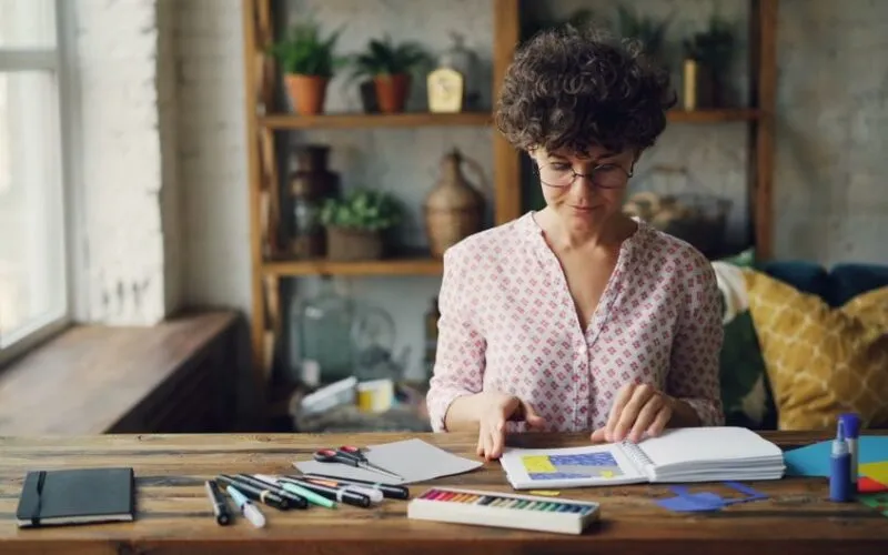 5 Projektów DIY z Rzeczy, Które Masz w Domu - Sposoby na Nudę