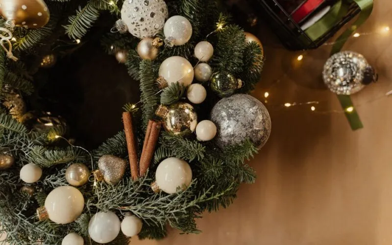 Wianek Bożonarodzeniowy DIY: 7 Genialnych Pomysłów na Świąteczną Ozdobę