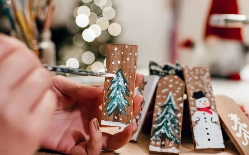 Bombki Akrylowe DIY: 7 Kreatywnych Pomysłów na Niezwykłe Ozdoby