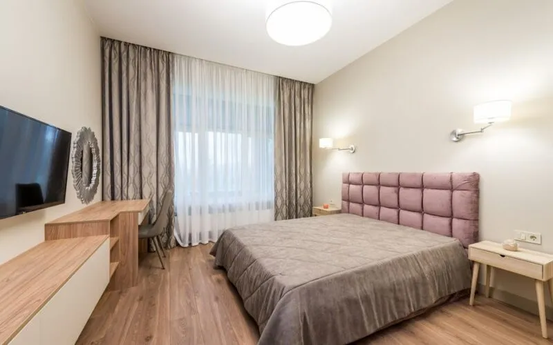 Sypialnia w stylu hygge - 10 elementów, które zmienią ją w oazę spokoju