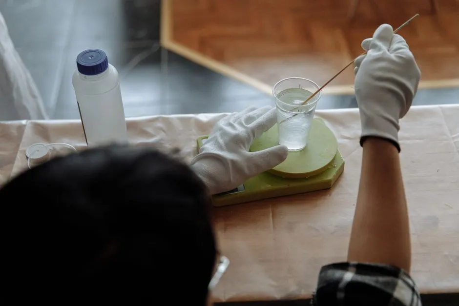 Usuń plamę z żywicy bez chemii - 5 domowych patentów