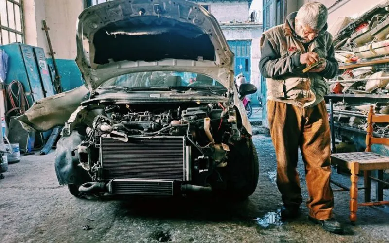 Zapieczona świeca żarowa? 5 metod bez ryzyka uszkodzenia silnika