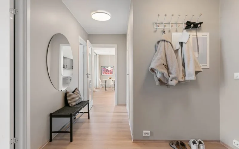 Funkcjonalny przedpokój - 5 trików aranżacyjnych, które zyskają przestrzeń i porządek
