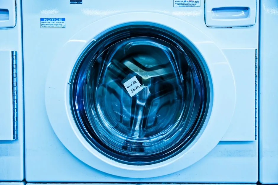 Filtr w pralce Whirlpool nie chce odkręcić? Oto 3 kroki